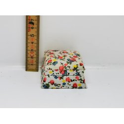 Skammel/puf til dukkehus scala 1;12 (brugt)