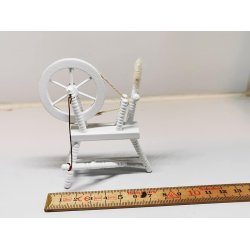 Spinde rok til dukkehus scala 1:12 (ny)