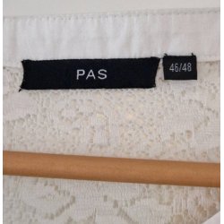 Skjortebluse med blonder og mange andre fine detaljer (brugt) str 46/48 M�rke: Pas 