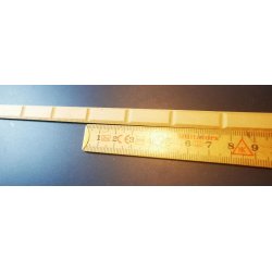 Pynte liste med mursten i umalet tr (ny)