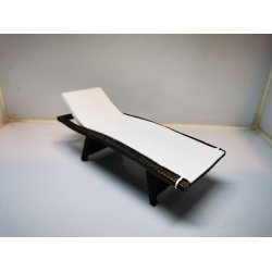 Drmmeseng/Liggestol i resin med flet look (ny)