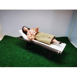 Drmmeseng/Liggestol i resin med flet look (ny)