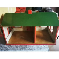 Rdt murstens dukkehus med altan og grnt tag SENDES IKKE