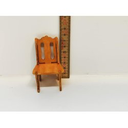 Stol i tr til dukkehus scala 1:12 (brugt)