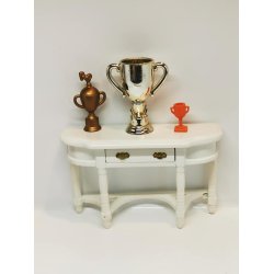 Pokal med hest i plastik (brugt)