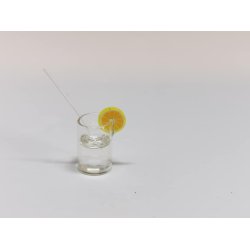 Glas med citron skive og sugerr (nyt)