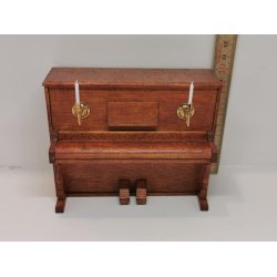 Klaver med lysestager. Mini Mundus til dukkehus scala 1:12 (brugt/som nyt)