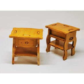 Natbord i tr (brugt)