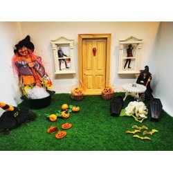 Halloween pynt. Kistelg med kors i metal (nyt)