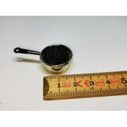 Gryde i metal med rdkl (ny/hndlavet)