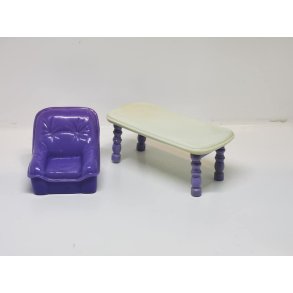 Bord og stol i plastik (brugt)