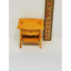 Natbord i tr (brugt)