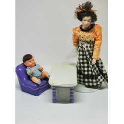 Bord og stol i plastik (brugt)