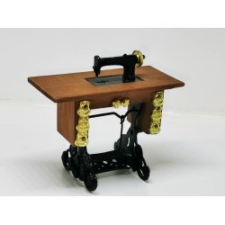 Symaskine med metal stel i original emballage (gammel)