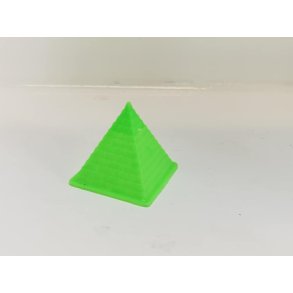 Pyramide i plastik (brugt)