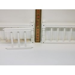 Gelnder st i hvidmalet tr (nyt)