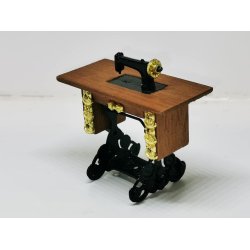 Symaskine med metal stel i original emballage (gammel)