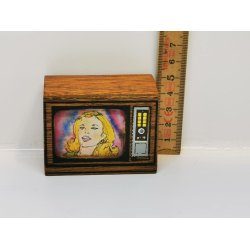 Fjernsyn i tr (hndlavet)