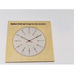 Billede af Arne Jacobsen ur i tr (brugt)