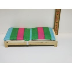 Solseng i tr med hynde (brugt med sm pletter)