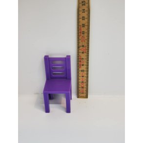 Stol i plastik til dukkehus scala 1:12 (brugt)