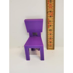 Stol  i plastik til dukkehus scala 1:12 (brugt)