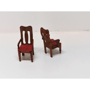 Lille stol til dukkerhuse scala 1:18 i tr (brugt)