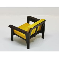 Lnestol i plastik til dukkehus scala 16/18 (brugt)