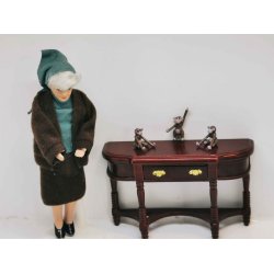 Abe siddende i plastik (hndlavet)