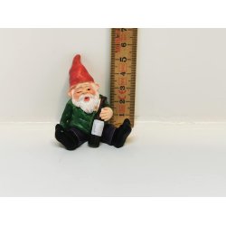 En trstig nisse i keramik (ny)