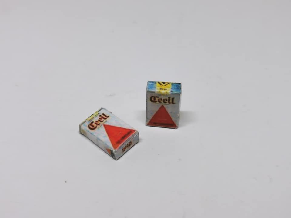 Stolt Koncession udbrud Rød cecil til dukkehus (håndlavet) - Cigaretter - Frost miniature