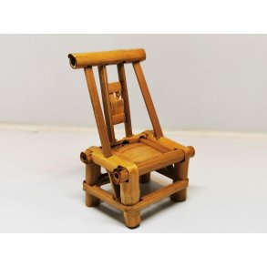 Stol i bambus til dukkehus scala 1:12 (brugt)
