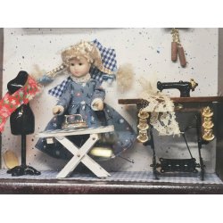 Kikkasse med systue i mahogni kasse scala 1:12