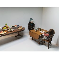 Kro stol i tr til dukkehus scala 1:12 (brugt/som ny)