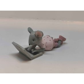 Maleg mus med computer i resin (brugt)