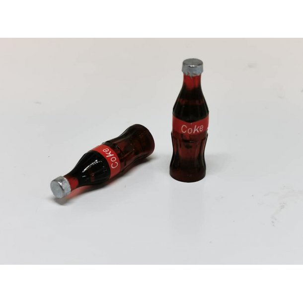 2 coca cola flasker (nye) til nisse dukkehus - Cafe og restaurant inventar og dukker - Frost miniature