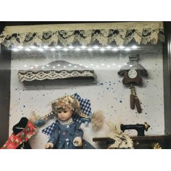 Kikkasse med systue i mahogni kasse scala 1:12