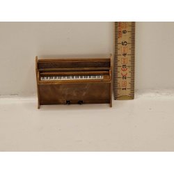 Meget lille klaver i plastik (brugt)