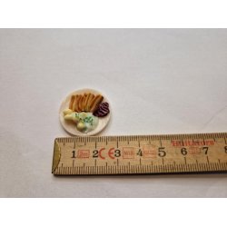 Stegt flsk med sovs, kartofler og rdbeder (Hndlavet)