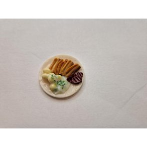 Stegt flsk med sovs, kartofler og rdbeder (Hndlavet)