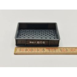 Kasse i plastik i forskellige farver (ny) ml 7,7 cm, brede 6 cm