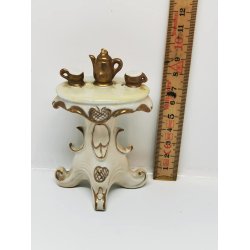 Bord med kande og kopper i porceln (antik)