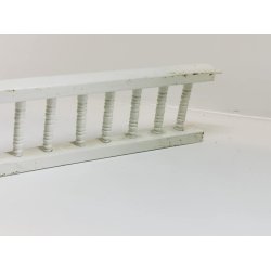 Gelnder i hvidmalet tr (brugt)