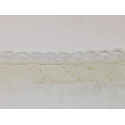 Stof med blondekant (brugt)