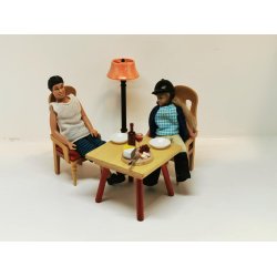 Stol i tr til dukkehus scala 1:16/18 (brugt)