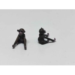 Abe siddende i plastik (hndlavet)