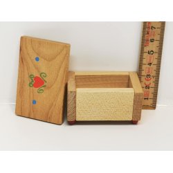 Kasse med lg i tr (brugt)