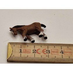 Meget lille hest i plastik (brugt)