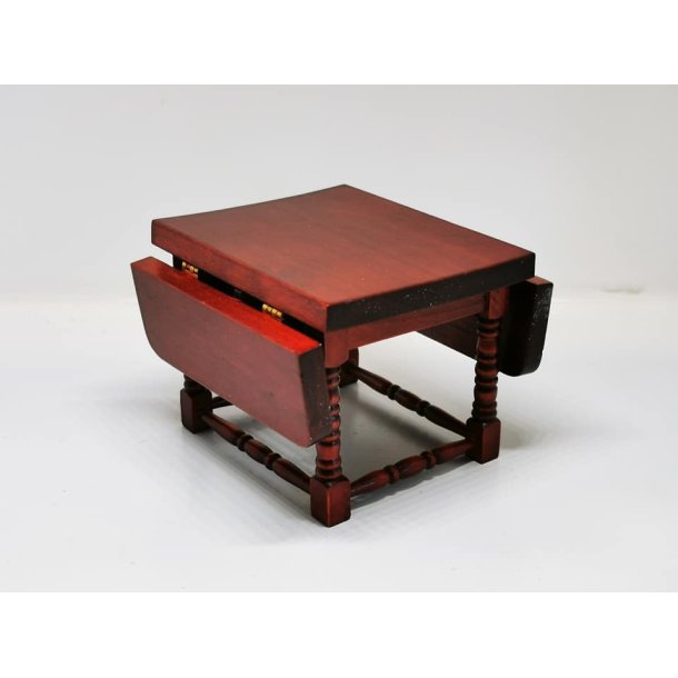 Spisebord med plader til dukkehus scala (brugt) - Spiseborde i scala - Frost miniature