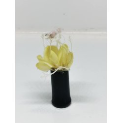 Sort vase med blomster (brugt)